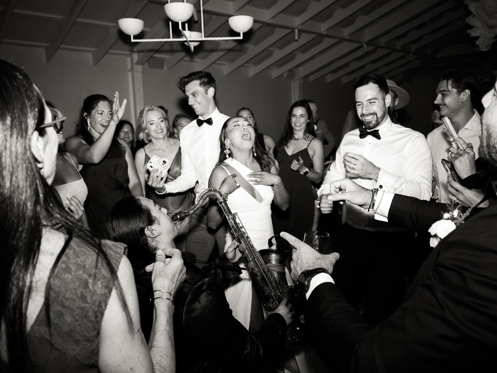 Les mariés sur le dancefloor