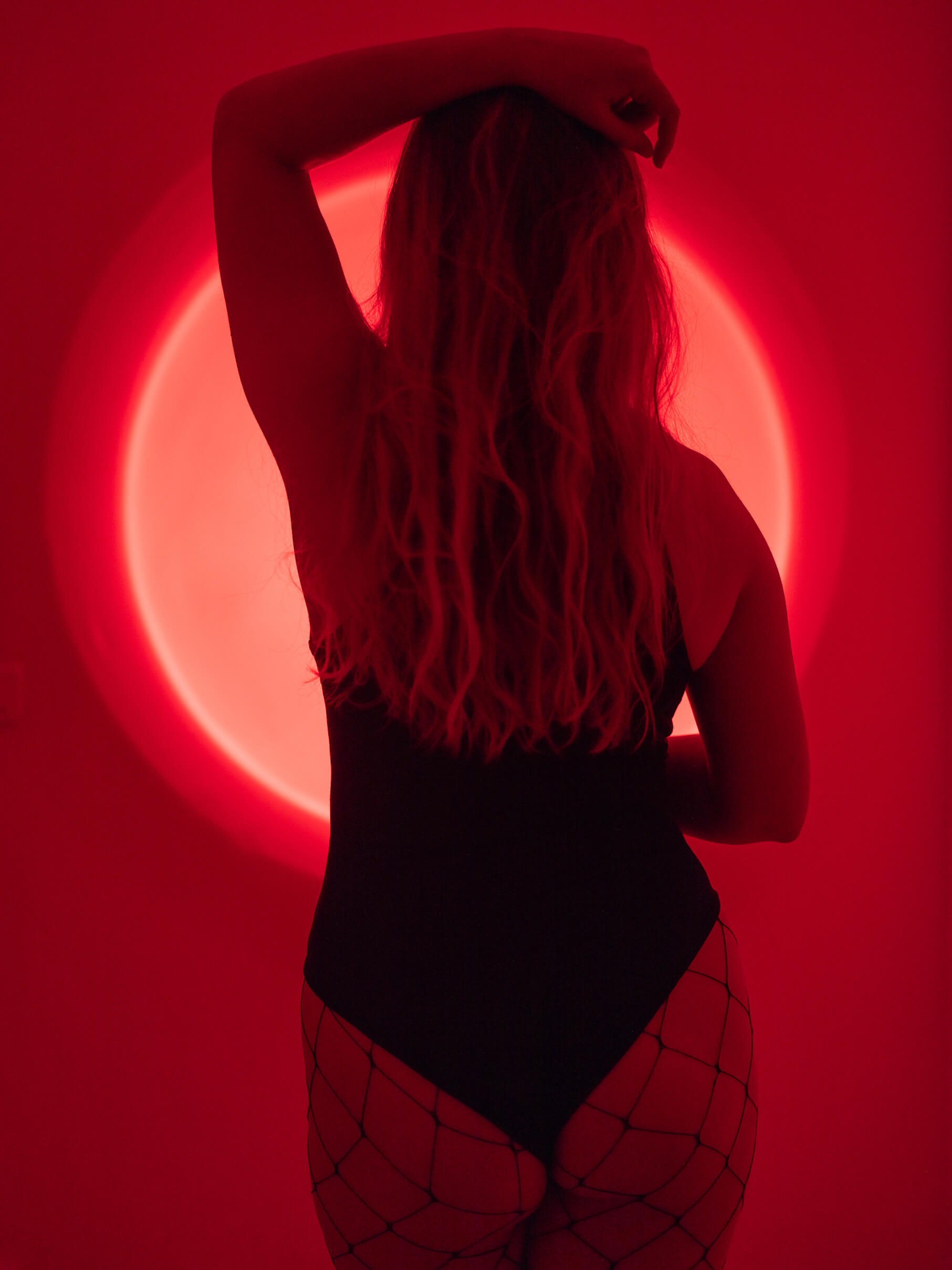 Une femme dans une tenue de pole dance lors d'une séance photo professionnelle à St Brieuc